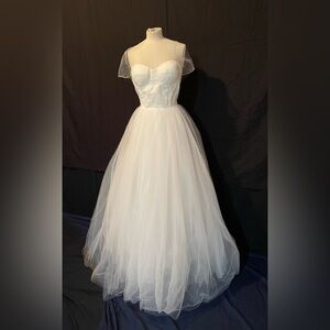 Beautiful Wedding Dress Ivory Silk Illusion Top Tulle Skirt Designer 8 NWT Rare